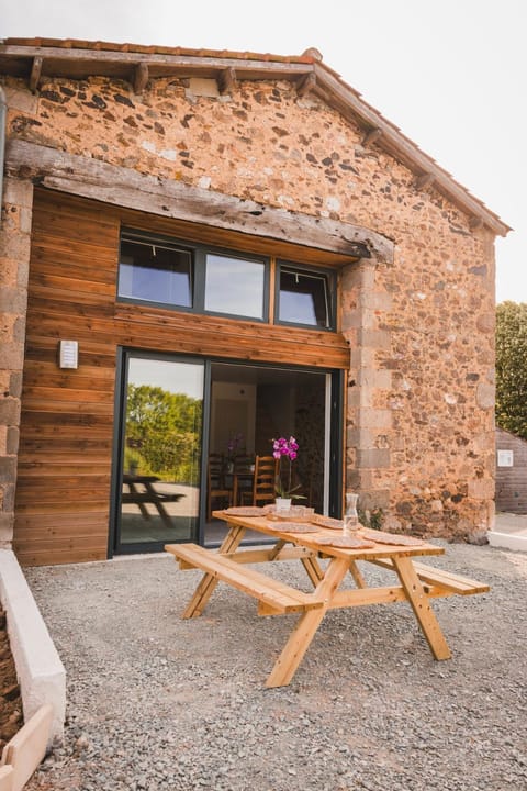 Property building, Patio, Day, Dining area