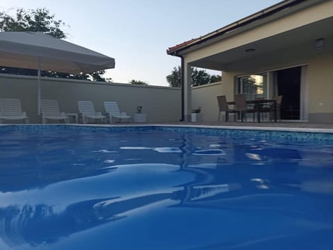 Swimming pool, sunbed