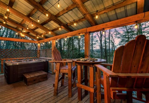 Secluded Getaway, Arcade Game, Hot Tub , Fire Pit House in Sevier County