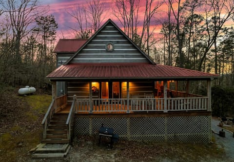 Secluded Getaway, Arcade Game, Hot Tub , Fire Pit House in Sevier County