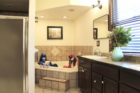 GrandVictorian Sale Sleeps23 ArcadeGameFloor BBQ House in Milwaukee