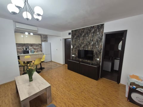 Communal lounge/ TV room, TV and multimedia, Kitchen or kitchenette, Living room, Seating area, Dining area, Evening entertainment, minibar, oven, stove