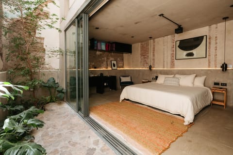 Patio, Bed