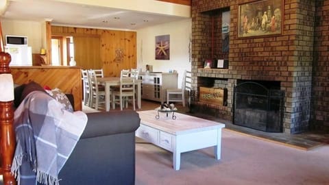TV and multimedia, Living room, Photo of the whole room, Dining area