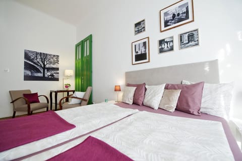 Bed, Photo of the whole room, Decorative detail, Bedroom