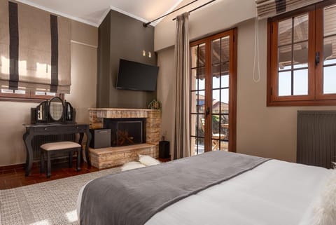 TV and multimedia, Photo of the whole room, Bedroom, City view, Mountain view, fireplace, wardrobe