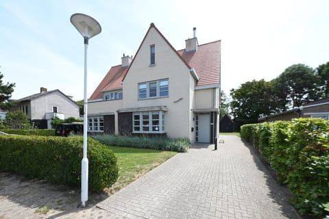Villa Mer, Villa Nausikaä - Large luxury family holiday home with garden near the beach Villa in Zeeland, Netherlands