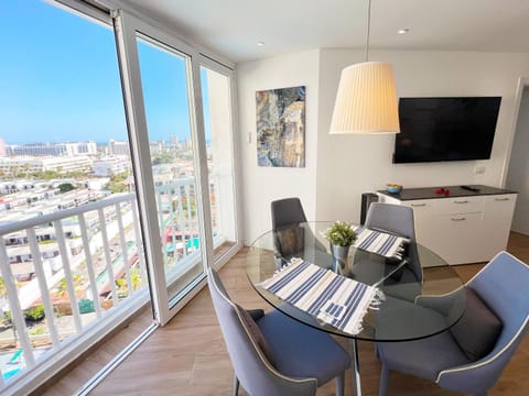 Living room, Dining area, City view, Sea view