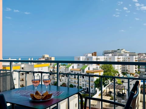 View (from property/room), Balcony/Terrace, City view, Sea view