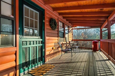 Private Smokies Escape, Dog-Friendly & Fireplace House in Sevierville