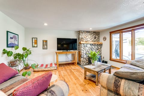 Oregon Farmhouse Hideaway on 53 Acres House in McKenzie River