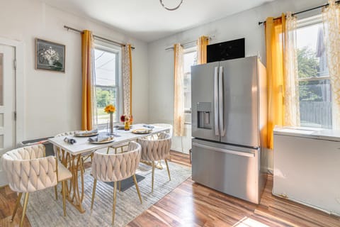 2 Mi to Dtwn Milwaukee Family Home with Yard House in Milwaukee