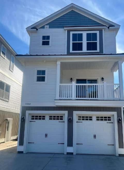 Sea Cloud - Across From Ocean - Pet Friendly House in Myrtle Beach