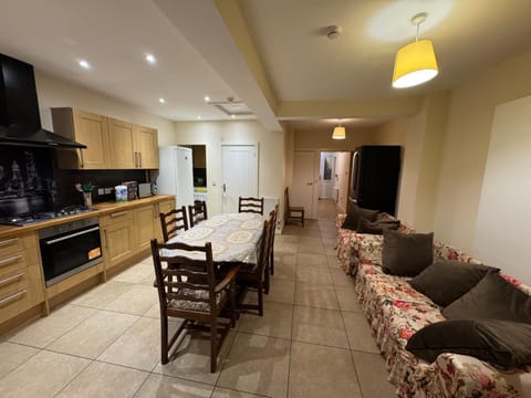 Oxford Ensuite Villa Park View Free Parking Six Large Rooms Very Rare Bed and Breakfast in Oxford