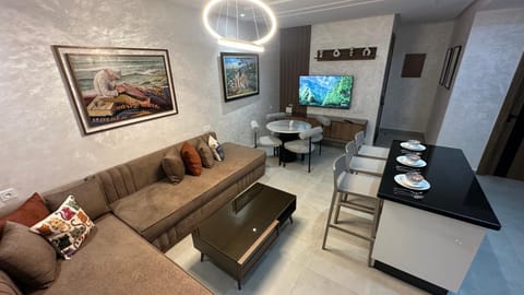 Communal lounge/ TV room, TV and multimedia, Living room, Seating area, Dining area