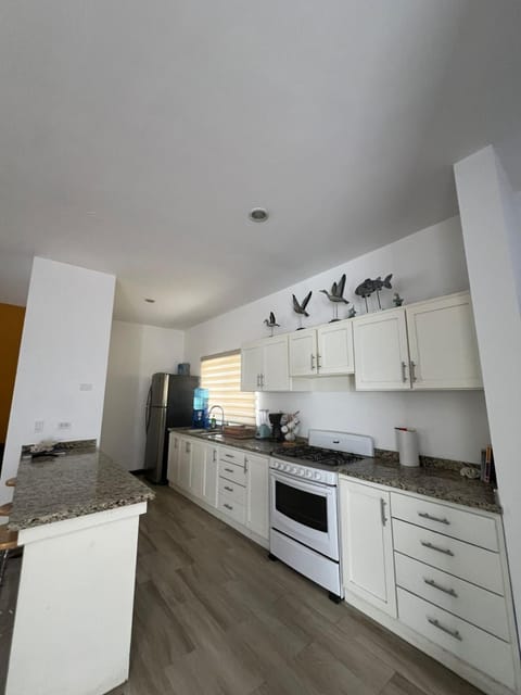 Kitchen or kitchenette, dishwasher, minibar, oven, toaster