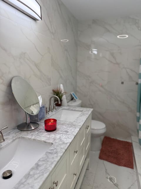 Shower, Bathroom, towels