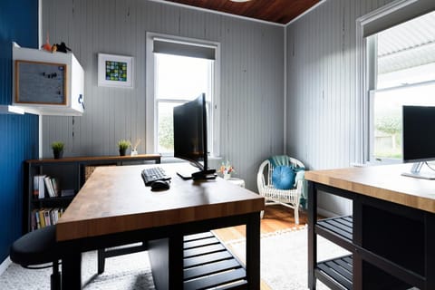 Work & Wander | Cottage w/ Dedicated Office House in Penguin