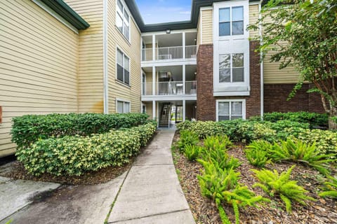 The Urban Oasis - Serene Views House in Greater Carrollwood