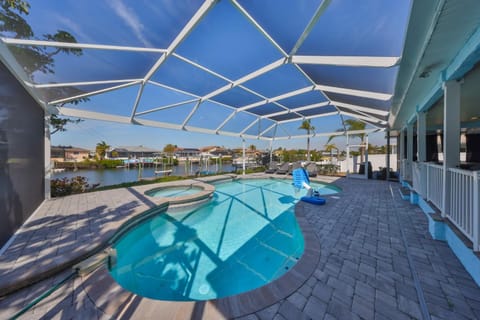 Waterfront Pool House with Heated Pool House in Apollo Beach