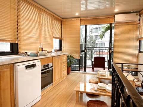 Kitchen or kitchenette, Kitchen or kitchenette, Dining area, dishwasher, oven, pet friendly, stove, toaster