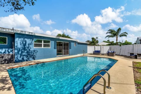 Sunshine Villa - with Private Pool House in Palm Beach Gardens