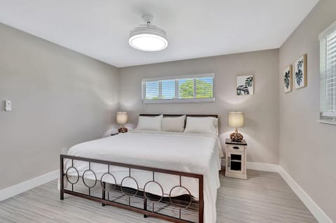 Sunshine Villa - with Private Pool House in Palm Beach Gardens