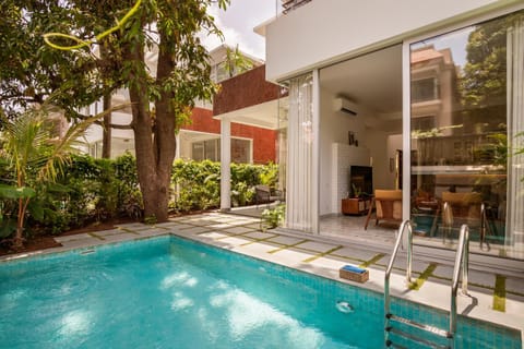 Property building, Pool view, Swimming pool, Swimming pool