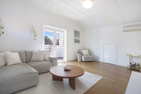 Living room, Seating area, air conditioner