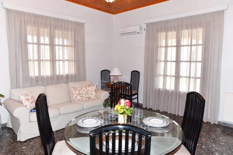 Living room, Seating area, Dining area, air conditioner