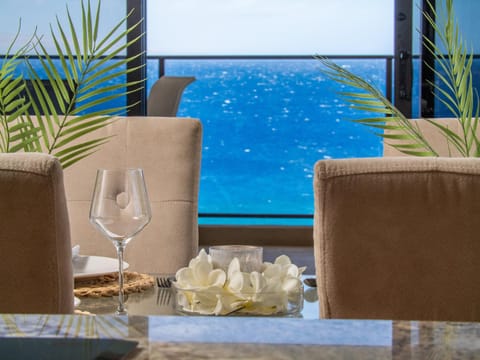Mahana 1111 - Direct Ocean Views & Beachfront Resort in Kaanapali