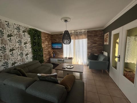 TV and multimedia, Living room, Family, internet