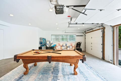 Steps 2 Beach PoolSPA Game Room Pool Table House in Riviera Beach