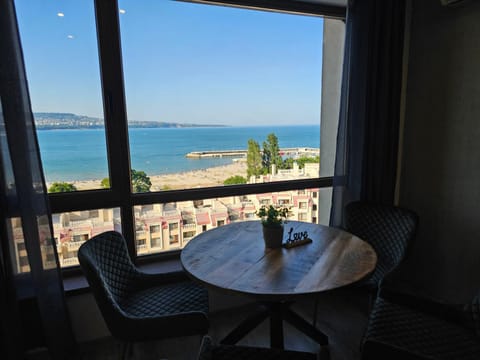 Day, Natural landscape, Balcony/Terrace, Living room, Sea view