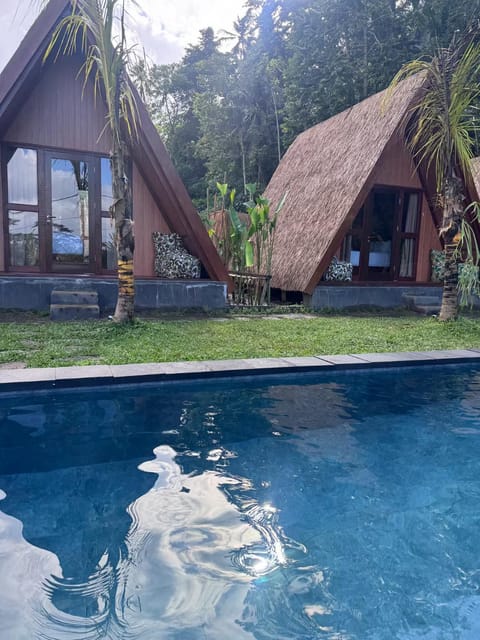 Property building, Garden, Garden view, Pool view, Swimming pool, Swimming pool, sunbed