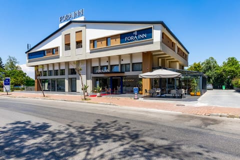Property building, Day, City view, Location
