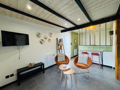 TV and multimedia, Living room, Dining area