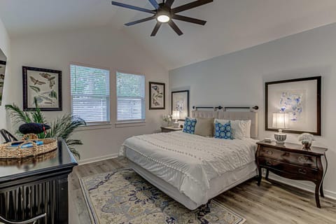 3BD Retreat for 6 Near Lake LBJ with Fire Pit & Patio House in Cottonwood Shores