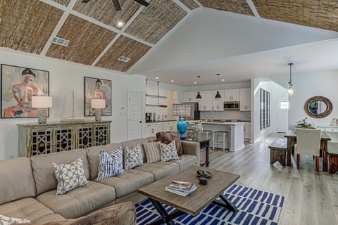 3BD Retreat for 6 Near Lake LBJ with Fire Pit & Patio House in Cottonwood Shores