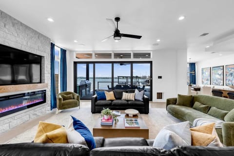 Lakefront Stay for 16 with Pool Dock & Game Room House in Granite Shoals