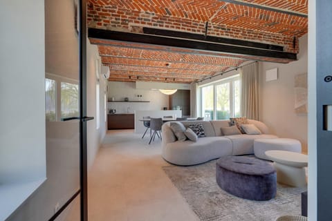 Kitchen or kitchenette, Living room, Seating area