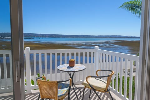 Natural landscape, View (from property/room), Balcony/Terrace, Seating area, Beach, Mountain view, Sea view