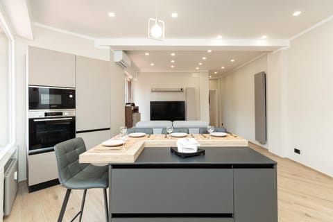Communal lounge/ TV room, TV and multimedia, Kitchen or kitchenette, Living room, Seating area, Dining area, Evening entertainment, minibar, stove