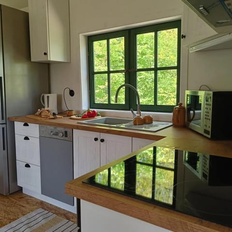 pet friendly, toaster