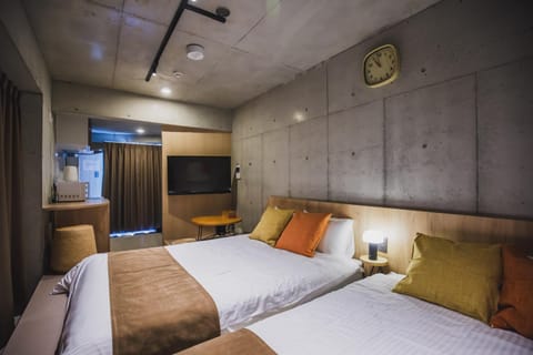 Bed, TV and multimedia, Bedroom