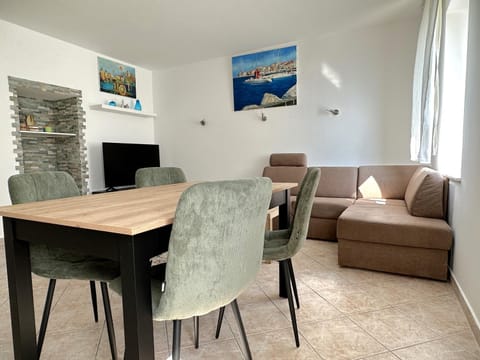 TV and multimedia, Dining area