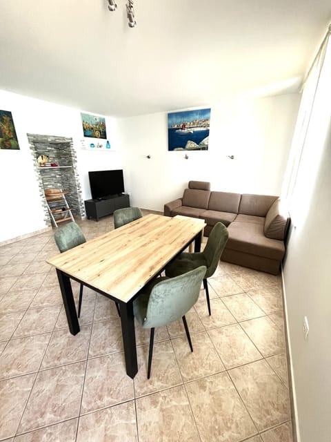 Blue Coast Ivo Apartment in Piran