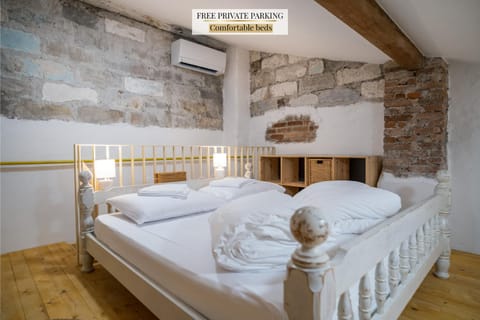 Day, Photo of the whole room, Bedroom