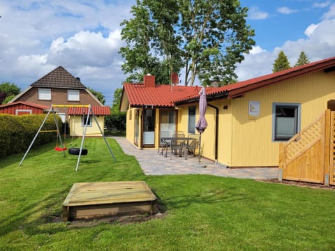 Property building, Children play ground, Garden, Garden, Balcony/Terrace