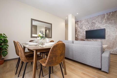 Communal lounge/ TV room, TV and multimedia, Living room, Dining area